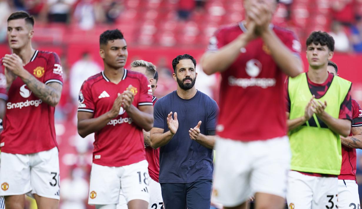 Keduanya kala itu berhasil membawa klub yang berbasis di kota Lisbon itu menjadi juara Liga Portugal dan mengejutkan lawan-lawan kuat mereka di Liga Champions sebelum sama-sama hijrah ke Liga Inggris. (AP Photo/Dave Thompson)