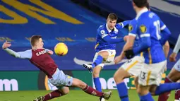 Joel Veltman. Ia memperkuat Brighton and Hove Albion pada awal musim ini setelah 9 musim berseragam Ajax Amsterdam mulai musim 2011/2012. (AFP/Mike Hewitt/Pool)