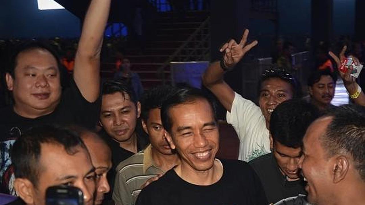 Berkaos GNR, Jokowi bergoyang di konser Guns N Roses
