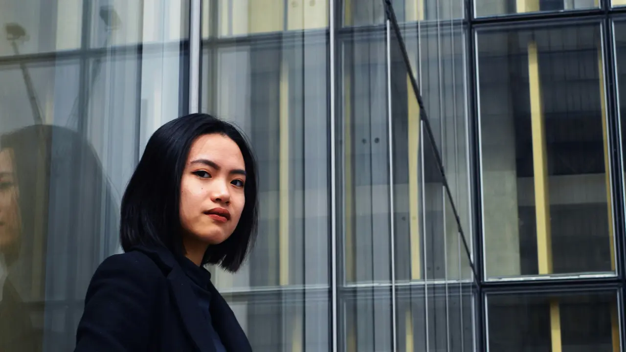 perempuan misterius