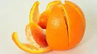 Buah jeruk digemari karena rasa dan kandungan vitaminnya, sementara kulitnya bisa membuat rumah lebih nyaman.