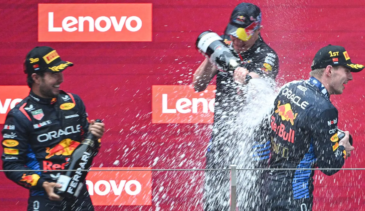 Sementara, posisi ketiga GP F1 China 2024 diraih rekan setim Max Verstappen, Sergio Perez. (HECTOR RETAMAL/AFP)