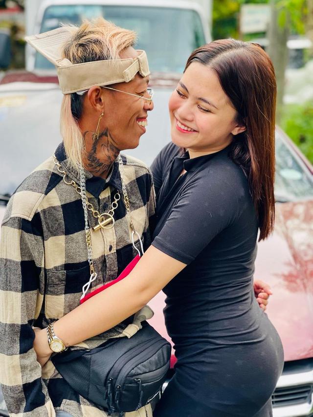 7 Potret Whamos Cruz dengan Kekasih Baru, Sempat Jadi Sorotan Netizen