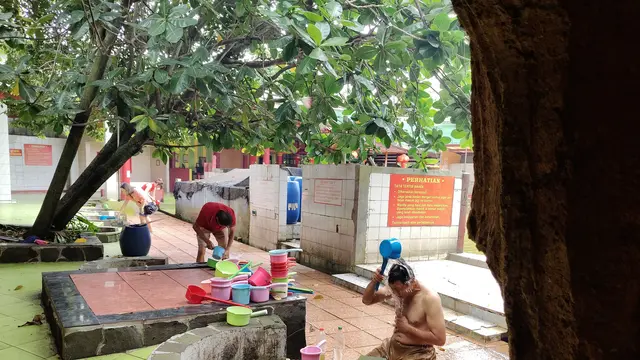 Tujuh Sumur Vihara Gayatri, Ritual Pembersihan Diri yang Terbuka untuk Semua Umat