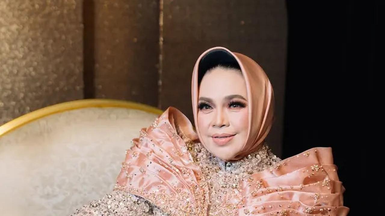 8 Model Gamis Brokat Hetty Koes Endang, Elegan di Setiap Momen