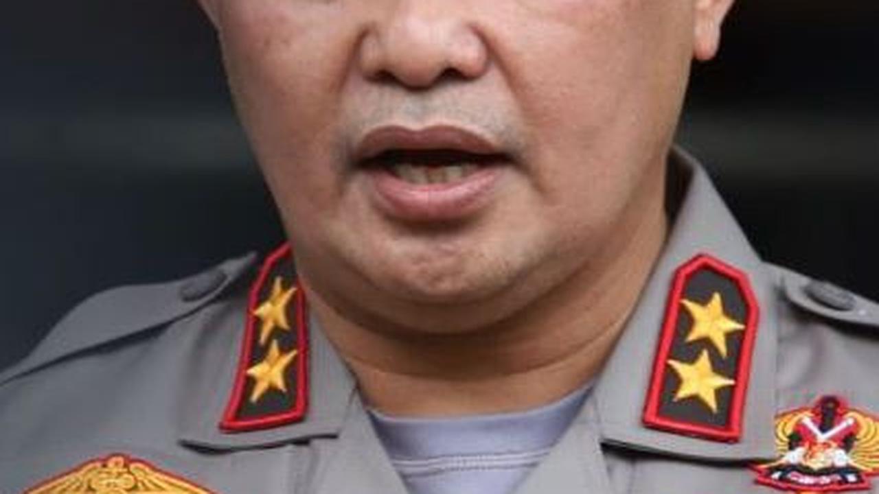 Jenderal Polisi Hadiahi Anggota Berbaju Lusuh: Jangan-jangan Pangkatnya Bintang 3 Lagi