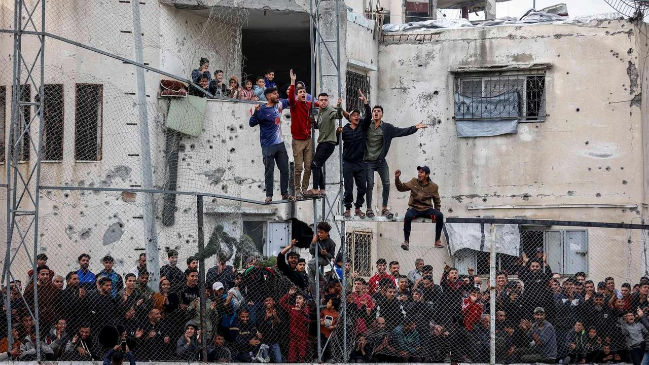FOTO: Sepak Bola Hidupkan Harapan di Reruntuhan Gaza