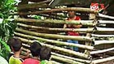 Sejak berusia tiga tahun, seorang bocah berumur 11 tahun di Lampung Selatan dikerangkeng karena mengalami gangguan kejiwaan. Lagi-lagi kemiskinan menjadi penghalang untuk mendapat pengobatan.