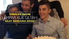 Berita video pebalap MotoGP, Maverick Vinales ingin lempar kue ultah saat foto bersama rekan setim di Movistar Yamaha Valentino Rossi.