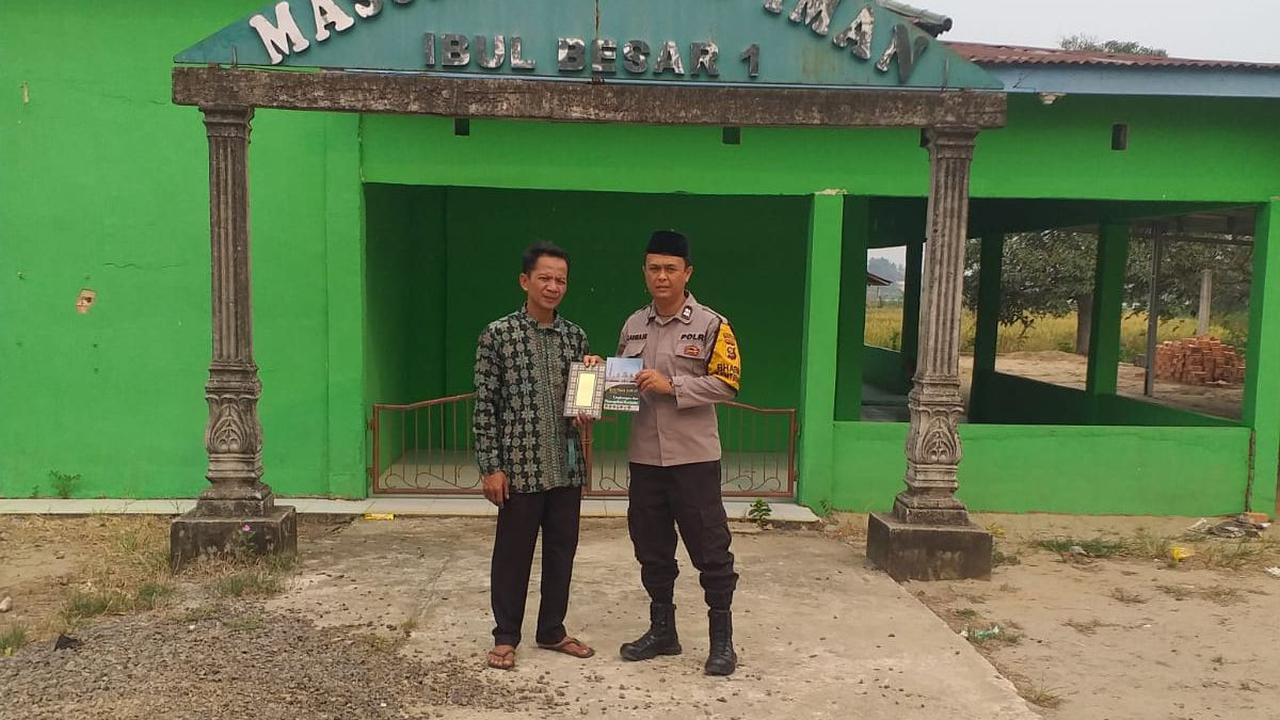 Selain pemadaman, dilakukan juga sosialisasi larangan membakar lahan kepada masyarakat. Sosialisasi dilakukan dengan cara pemasangan spanduk hingga door to door.<br>