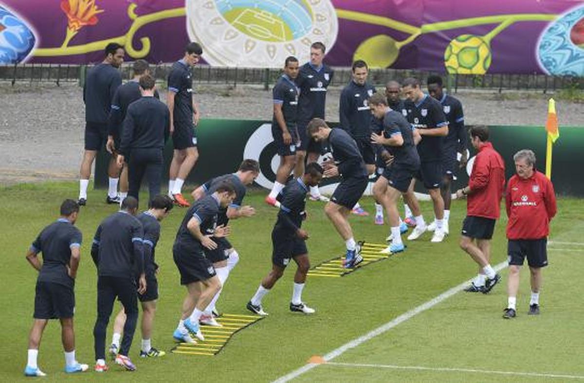 Latihan Inggris jelang lawan Italia
