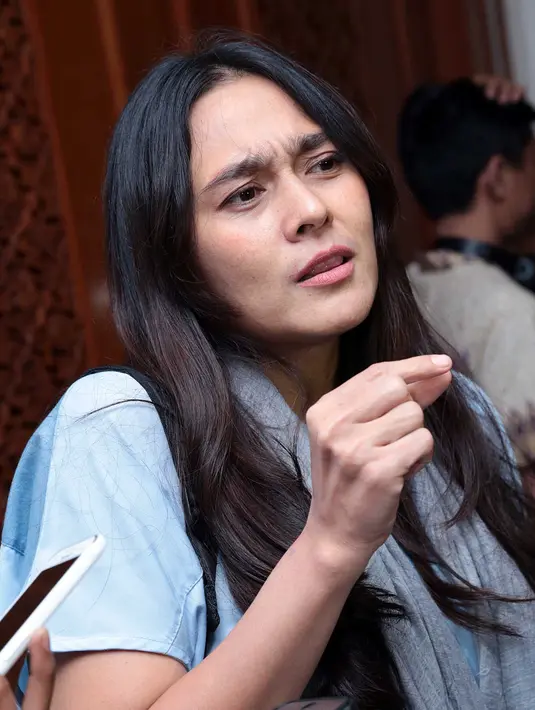 "Tadinya anak-anak malu, dan sekarang mereka lebih ekpresif. Ternyata dampaknya di sekolah, mereka jadi lebih bagus belajarnya," ujar Ine Febriyanti di Hotel Grand Sahid, Jakarta Pusat, Rabu (19/7/2017). (Deki Prayoga/Bintang.com)