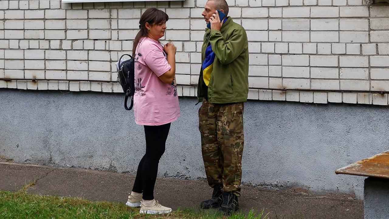 FOTO : Momen Tentara Ukraina kembali ke Negaranya Usai Pertukaran Tawanan Perang