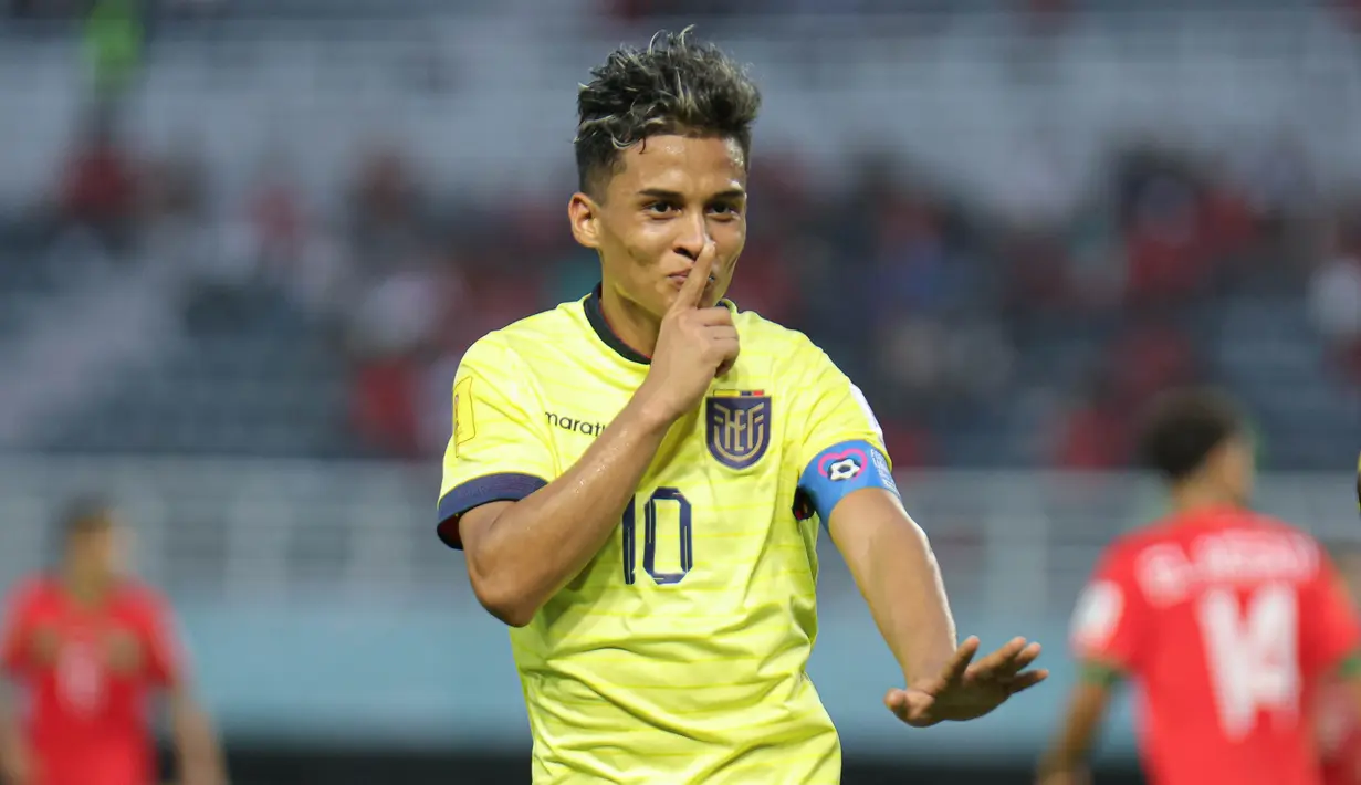 Pemain timnas Ekuador U-17, Michael Bermudez merayakan golnya ke gawang Maroko pada lanjutan penyisihan Grup A Piala Dunia U-17 di Stadion Gelora Bung Tomo (GBT), Surabaya, Jawa Timur, Senin (13/11/2023). (Doc. LOC WCU17/NFL)