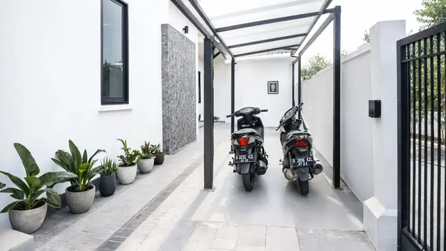 Inspirasi Garasi Motor Sederhana di Rumah Kecil (AI)