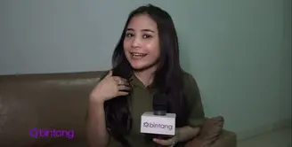 Prilly Latuconsina masih sangat mengedepankan budaya timur dalam hal berpakaian. Bahkan dirinya tidak akan mau menjadi Puteri Indonesia, karena ia paham seperti apa tantangan yang harus dilewati seorang Puteri Indonesia, khususnya dalam hal berpakaia...