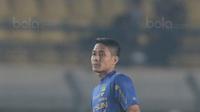 Pemain Persib Bandung, Purwaka Yudhi Pratomo saat melawan PS TNI pada lanjutan Liga 1 2017 di Stadion Si Jalak Harupat, Sabtu (05/8/2017). Persib menang 3-1. (Bola.com/Nicklas Hanoatubun)
