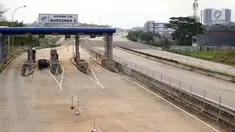Pemandangan Gerbang Tol Margonda 2 yang sedang dalam pembangunan di kawasan Depok, Jawa Barat, Kamis (6/9). Gerbang Tol Margonda 2 masuk dalam proyek Tol Cijago Seksi II. (Liputan6.com/Immanuel Antonius)
