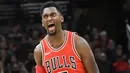 Pebasket Chicago Bulls, Bobby Portis, melakukan selebrasi usai memasukkan bola saat pertandingan melawan Portland Trail Blazers pada laga NBA di Stadion United Center, Selasa (2/1/2018). Bulls kalah dari Blazers dengan skor 120-124. (AP/David Banks)