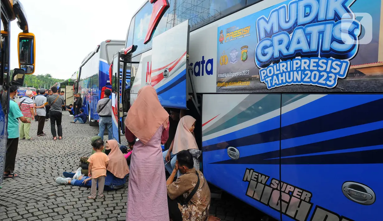 Dengan program mudik gratis ini diharapkan dapt mengurangi volume kendaarn di jalan tol. (merdeka.com/Imam Buhori)