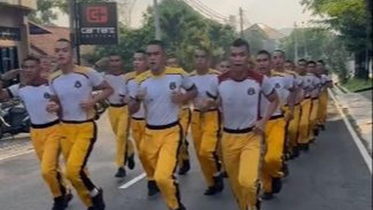 "Tetap semangat dan menyala di bulan puasa," tulis keterangan video.
