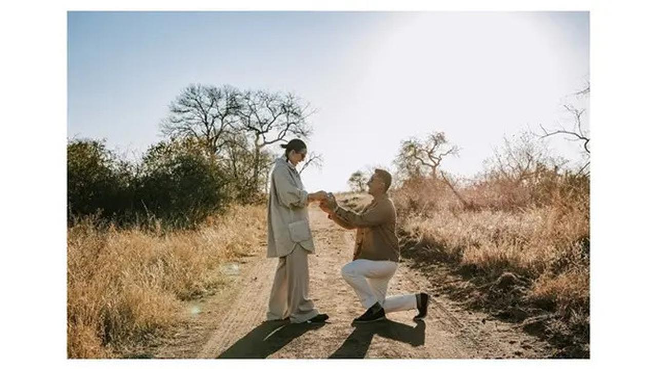 6 Potret Romantis Darma Mangkuluhur Lamar Patricia Schuldtz di Tengah Savana Afrika