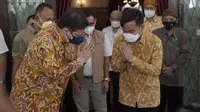 Menko Perekonomian Airlangga Hartarto bertemu dengan Walikota Surakarta, Gibran Rakabuming Raka di Loji Gandrung, Solo, Sabtu (14/8/2021). (Ist)