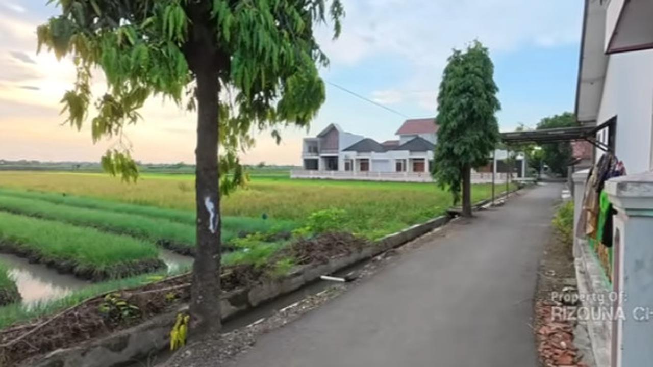 Potret Rumah Mewah dan Megah Para Bos Warteg, Penghasilannya Tiap Bulan Fantastis Bikin Geleng-geleng Kepala