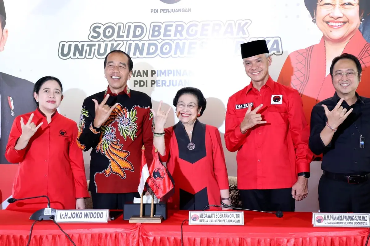 Momen Ketua Umum PDIP Megawati Soekarnoputri umumkan Ganjar Pranowo sebagai Bakal Calon Presiden di Pemilu 2024 di Istana Batu Tulis, Bogor. Turut Hadir Presiden Jokowi, Ketua DPP PDIP Puan Maharani dan Prananda Prabowo.