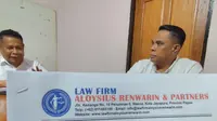 Ondoafi Yoka, David Ricky Mebri melayangkan somasi atas dugaan penyerobotan tanah. David menunjuk Law Firm Aloysius Renwarin & Partners sebagai kuasa hukumnya. (Liputan6.com/Katharina Janur)