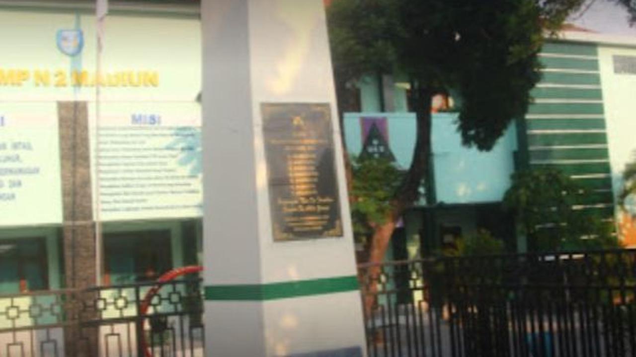 Gugur di Halaman Sekolah