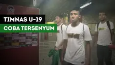 Berita video suasana saat para pemain Timnas Indonesia U-19 meninggalkan stadion setelah kekalahan 2-3 dalam drama adu penalti melawan Thailand pada semifinal Piala AFF U-18 2017, Jumat (15/9).