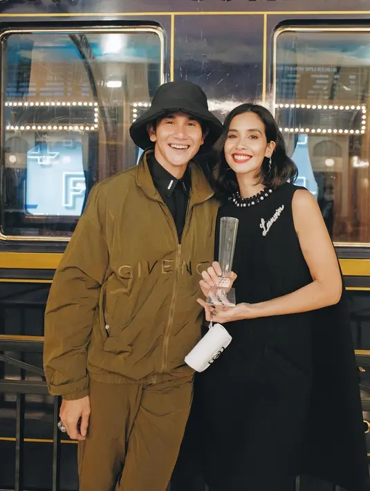 <p>Vino G. Bastian dan Marsha Timothy disebut-sebut sebagai couple goals oleh banyak netizen. (FOTO: instagram.com/vinogbastian__/)</p>