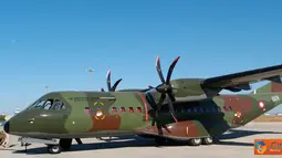Citizen6, Bekasi: Pesawat C295 tersebut akan direncanakan bisa terbang dalam HUT TNI, 5 Oktober 2012 nanti. Untuk selanjutnya akan ditempatkan di Skadron 2 Wing 1 Lanud Halim PK sebagai pengganti Fokker 27. (Pengirim: Rahmat Eko Avianto). 