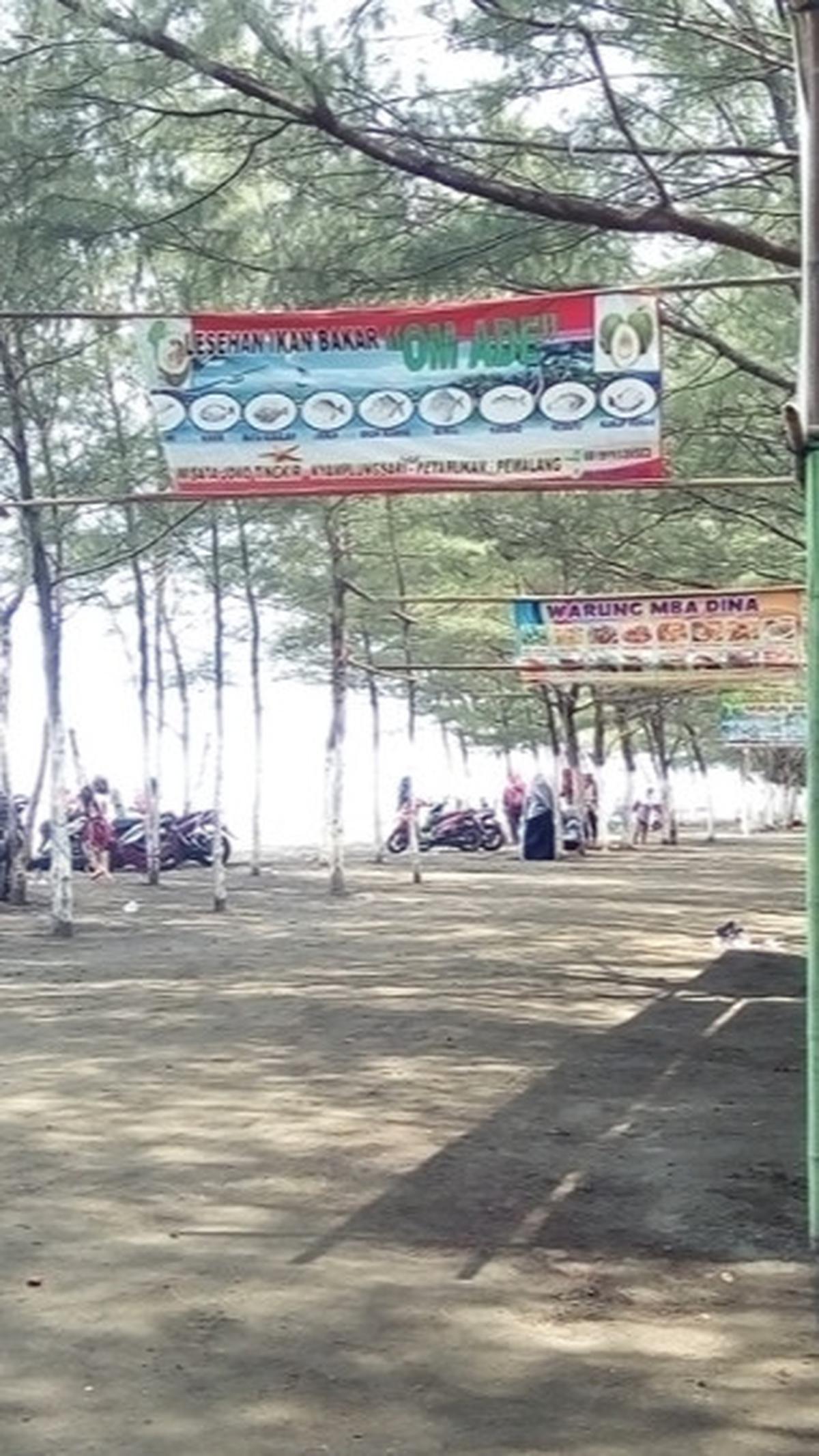 2. Pantai Joko Tingkir<br>