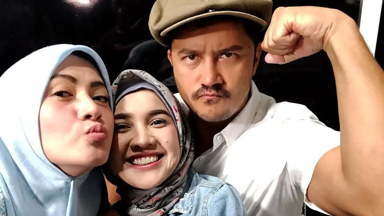 6 Potret Kedekatan Raya Kitty dengan Fathir Muchtar dan Fera Feriska, Harmonis