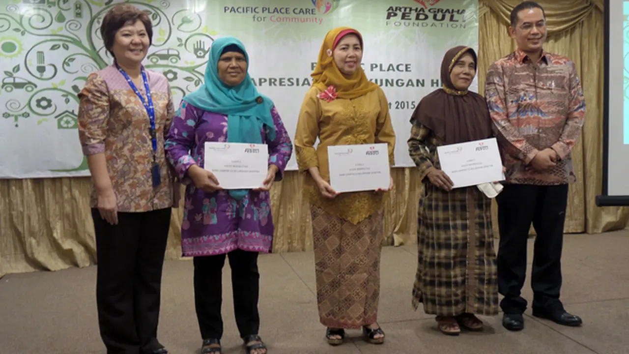 Pacific Place Jakarta Beri Penghargaan Kader Program Bank Sampah 