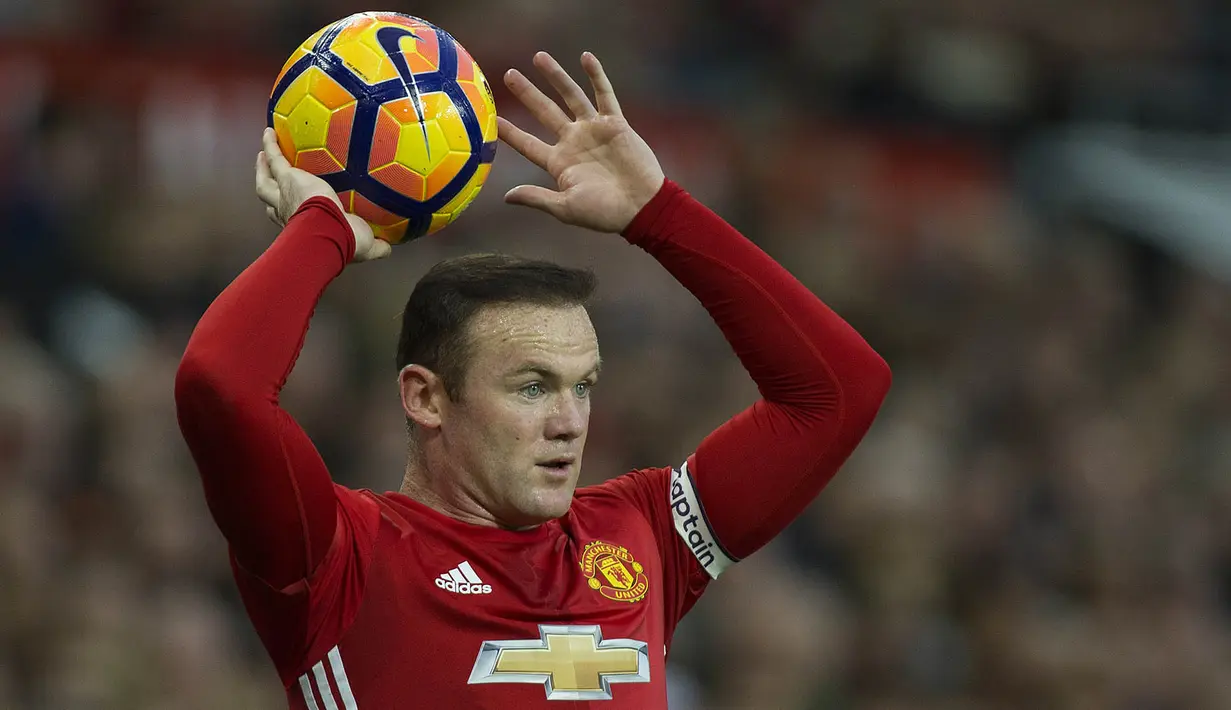 6. Wayne Rooney (Manchester United) - Musim ini dirinya baru mencetak dua gol di Liga Inggris. Guna menyelamatkan kariernya, striker 31 tahun itu kemungkinan akan pindah ke Liga China yang persaingannya di bawah Premier League. (EPA/Peter Powell)