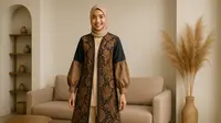 7 Koleksi Batik Kardigan dan Tunik dengan Detail Motif Unik, Cocok untuk Hijaber (sumber:AI)