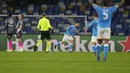 Gelandang Napoli, Adam Ounas berselebrasi usai mencetak gol ke gawang Leicester City pada pertandingan Grup C Liga Europa di Stadion Diego Armando Maradona di Naples, Italia, Jumat (10/12/2021). Napoli menang atas Leicester City 3-2. (AP Photo/Gregorio Borgia)