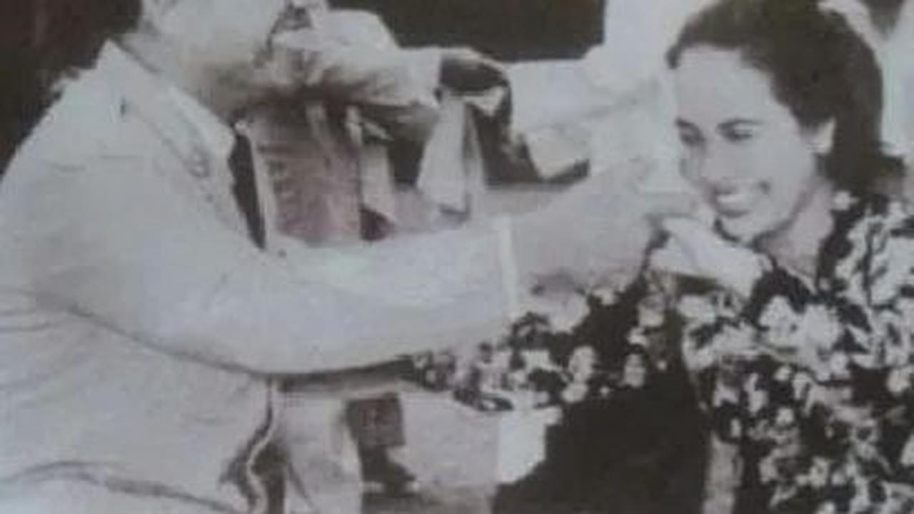 Hartini terbilang sebagai salah seorang wanita yang paling lama bisa tinggal dan bertemu Soeharto. Namun kedekatan keduanya bukan berarti membuat Soekarno berhenti menjalin asmara.