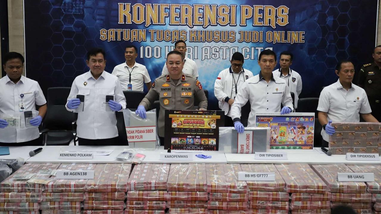 FOTO: Penampakan Tumpukan Uang Rp61 Miliar Diamankan Polisi dari Kasus Judol, 11 Orang Jadi Tersangka