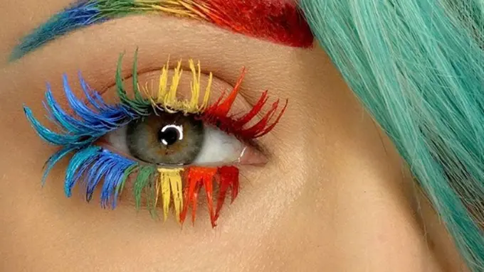 Riasan Mata Nyentrik Ini Bikin Hidupmu Makin Berwarna