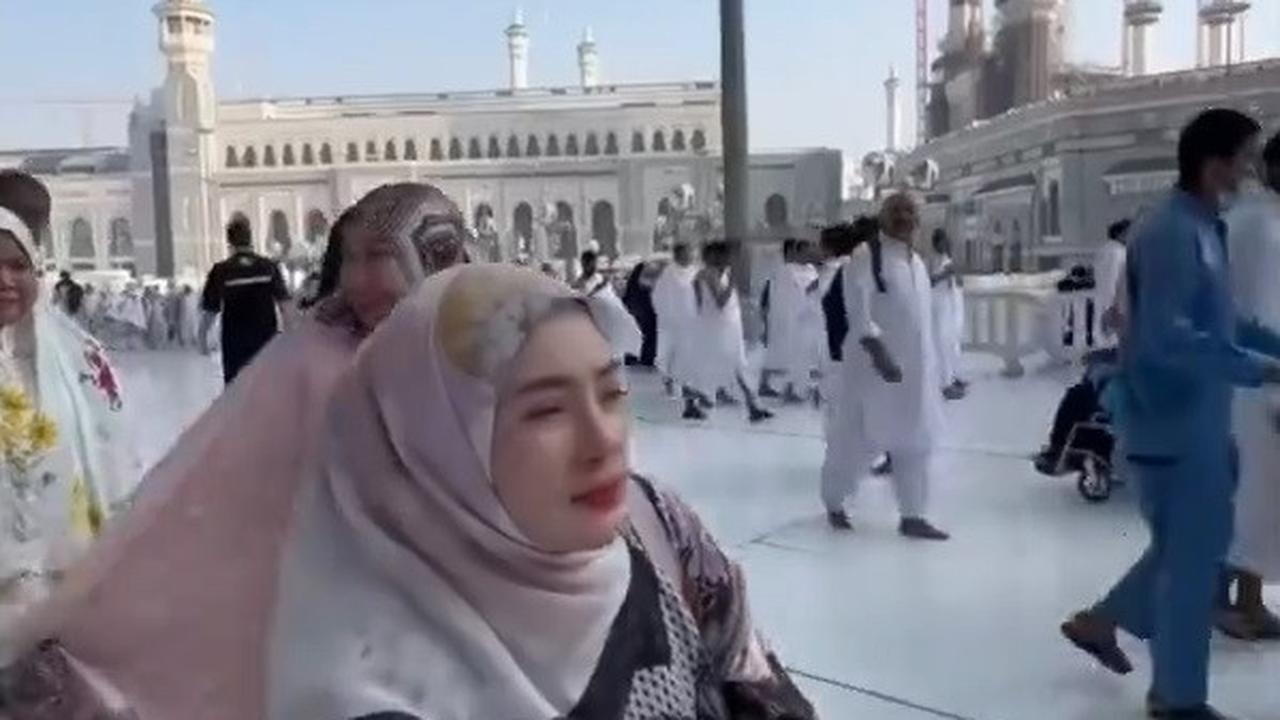 Naik Koper Listrik di Mekkah, 8 Foto Shella Saukia 'Crazy Rich' Aceh Yang Menuai Cibiran Netizen