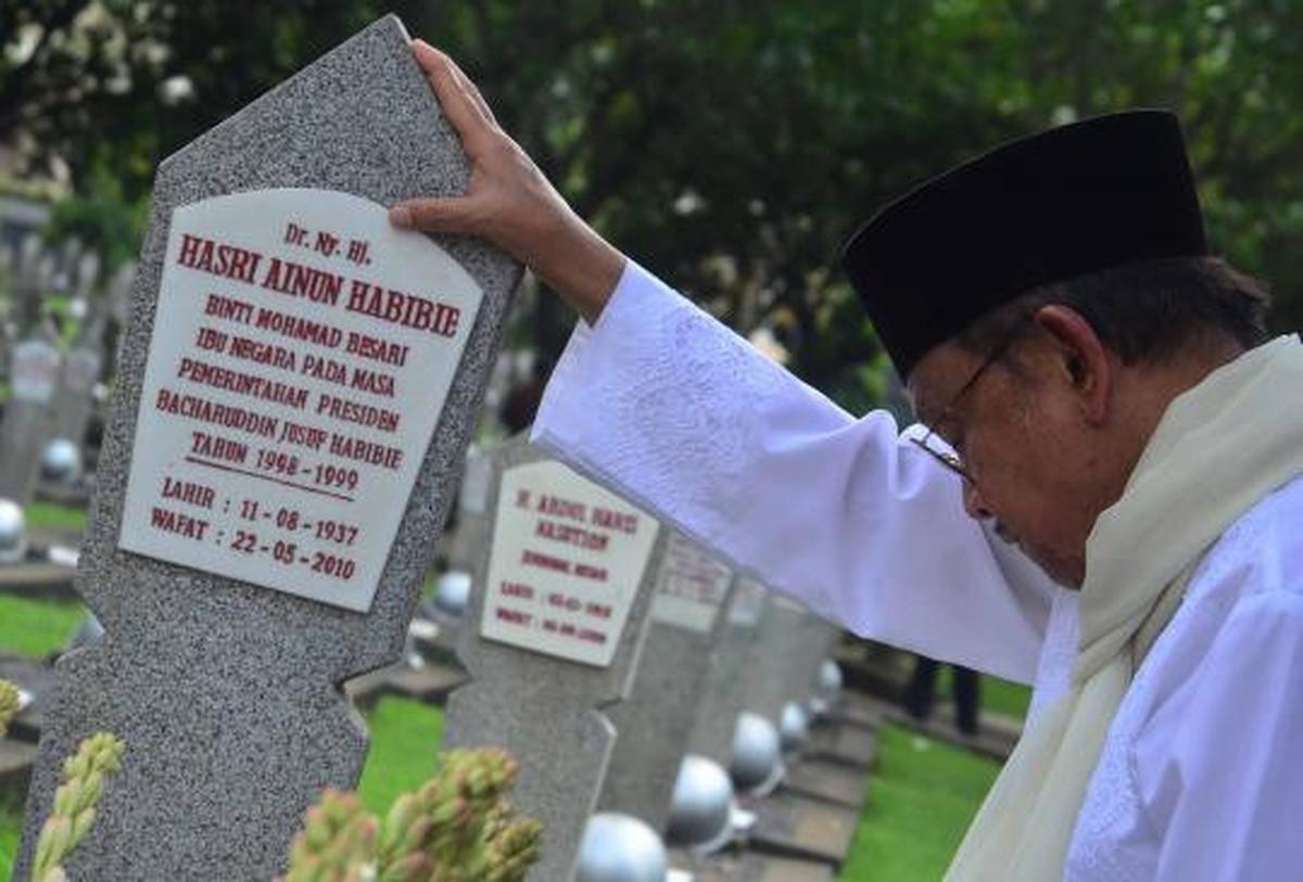 Mantan Presiden BJ Habibie doakan ibu Ainun