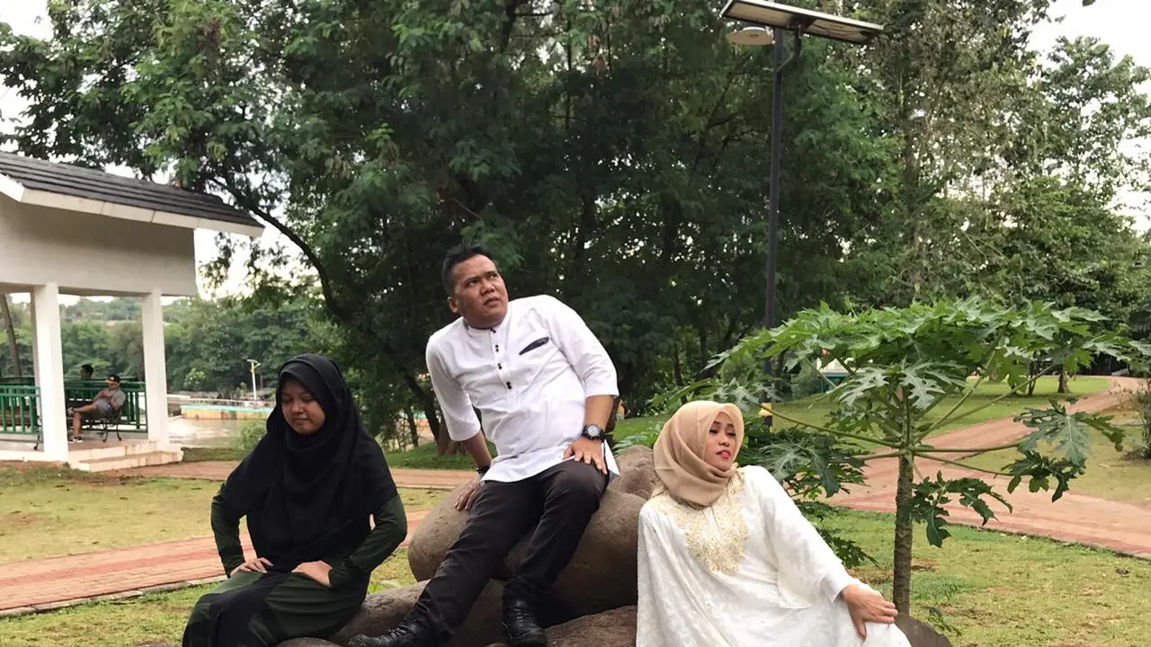 Herman Zokie dan Natasya, serta penyanyi solo Adel.