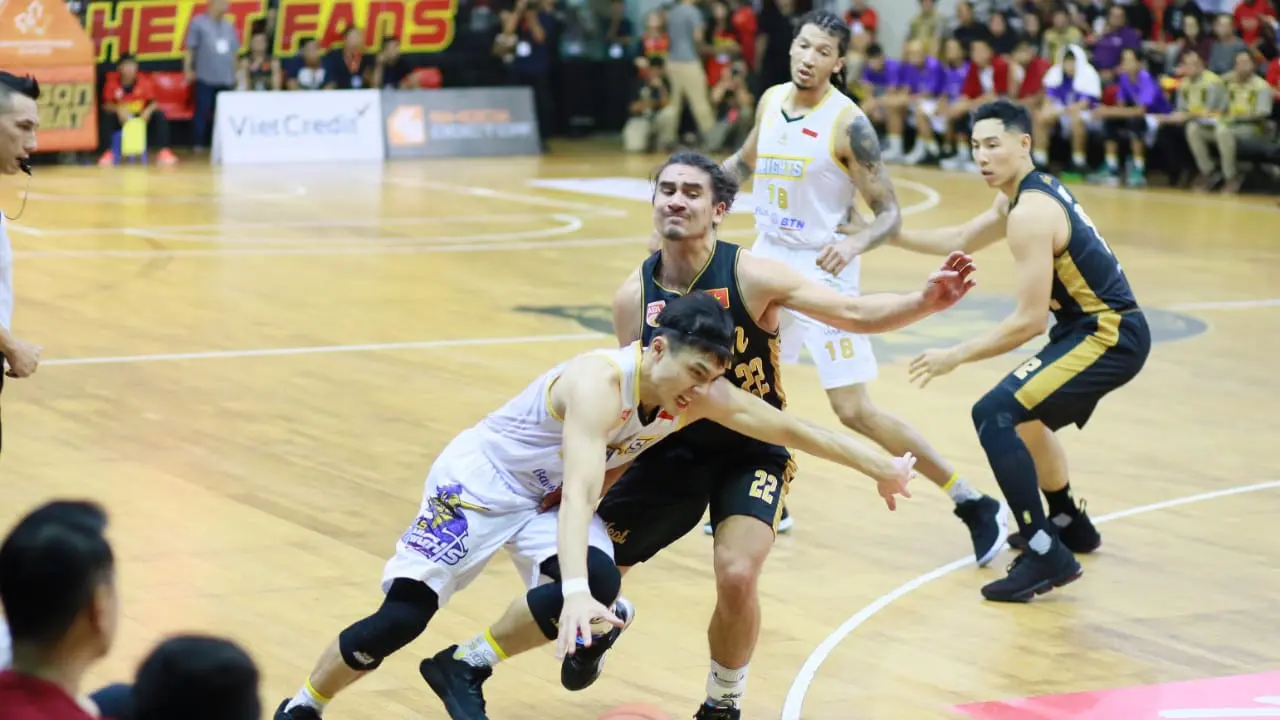 CLS Knights Indonesia  VS Saigon Heat