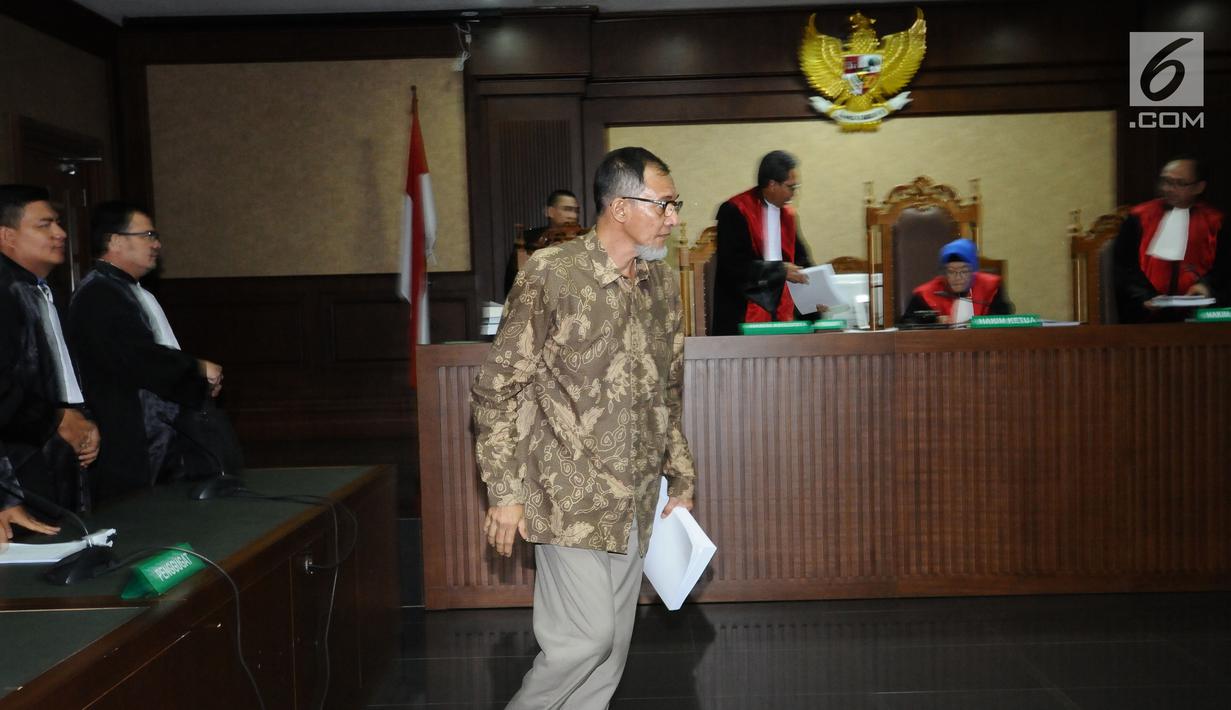 Terdakwa dugaan suap proyek satelit monitoring Bakamla, Nofel Hasan usai mengikuti sidang pembacaan tuntutan di Pengadilan Tipikor, Jakarta, Rabu (21/2). Nofel dituntut lima tahun penjara dan denda Rp 200 juta. (Liputan6.com/Helmi Fithriansyah)