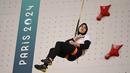 Ekspresi Rajiah Sallsabillah dari Indonesia saat menang di perempat final panjat tebing kecepatan putri dalam Olimpiade Paris 2024 di Le Bourget Sport Climbing Venue, Le Bourget, 7 Agustus 2024. (Fabrice COFFRINI / AFP)