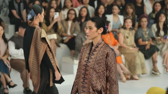 Dialektika Budaya dalam Relevansi Modernitas Wastra Tenun di JFW 2025